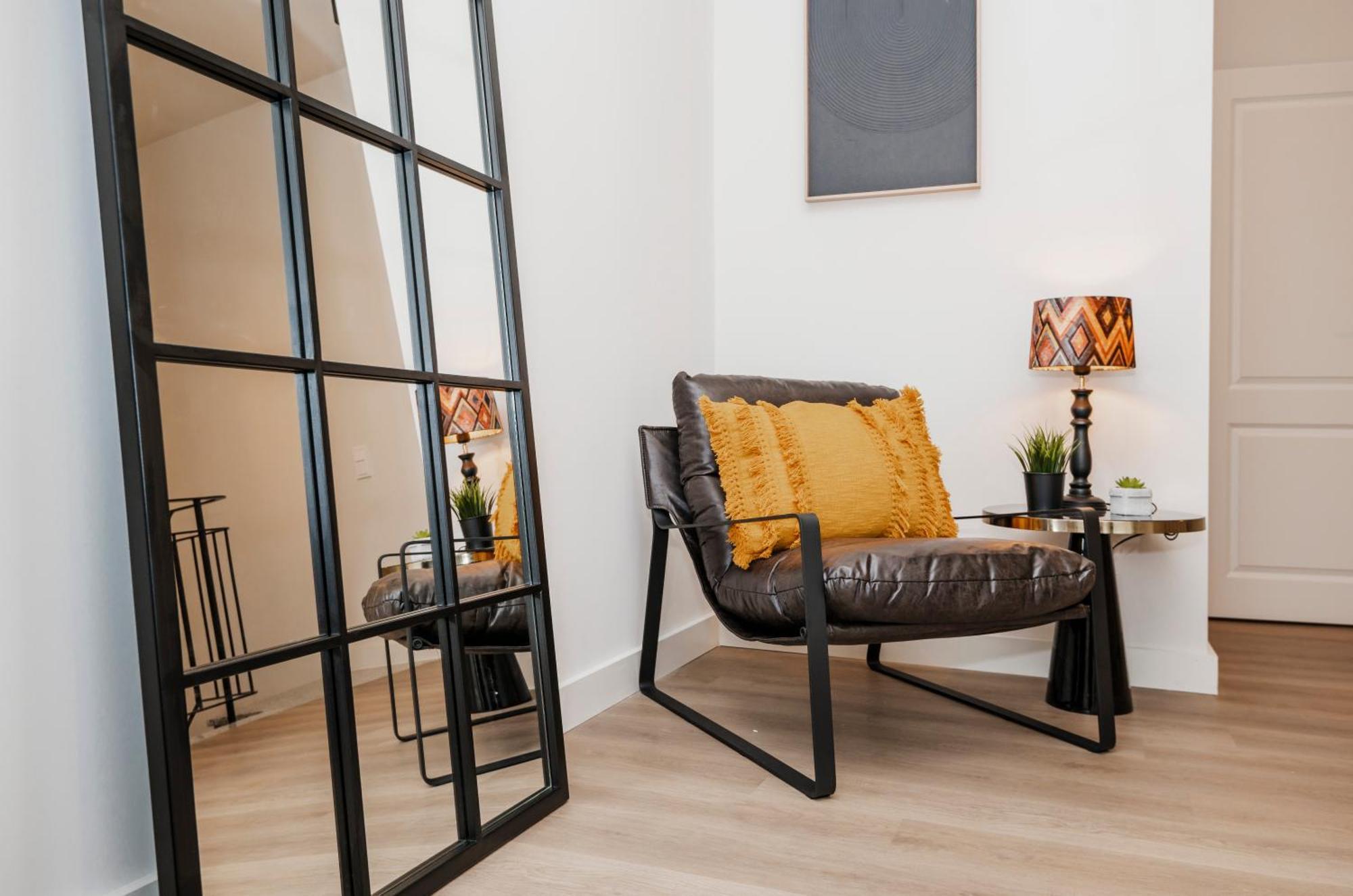 S331 - Luxurious Two Bedroom Duplex In Appartement Cologne