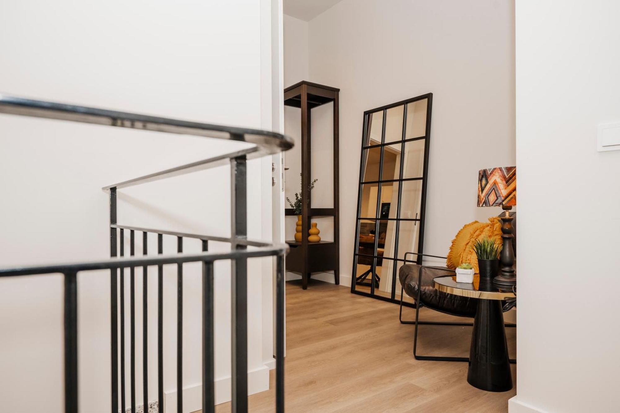 S331 - Luxurious Two Bedroom Duplex In Appartement *